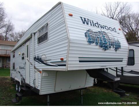 2006 Wildwood LE 25BGSS Fifth Wheel at Volkert Sales LC STOCK# 6A236945 Exterior Photo