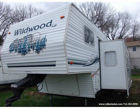 2006 Wildwood LE 25BGSS Fifth Wheel at Volkert Sales LC STOCK# 6A236945 Photo 2