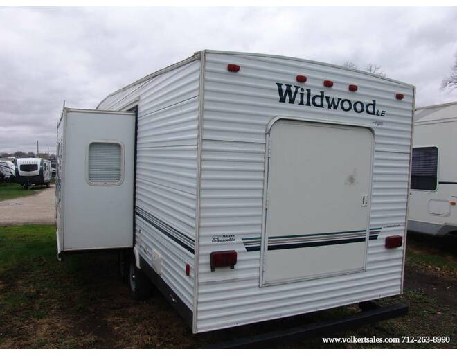 2006 Wildwood LE 25BGSS Fifth Wheel at Volkert Sales LC STOCK# 6A236945 Photo 3